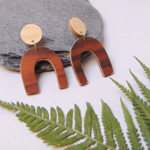 Fabriquez des bijoux en bois uniques et personnalisés