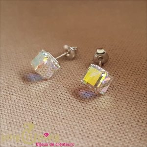 Bijoux originaux Spark : cubes en cristal de Swarovski blanc reflets « Aurore Boréale »
