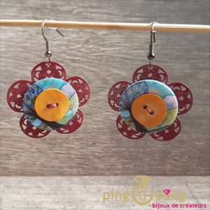 Boucles d&rsquo;oreilles Fleur rouge en métal, résine et nacre de 50 one Shot