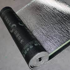 Rouleau de goudron pour toiture