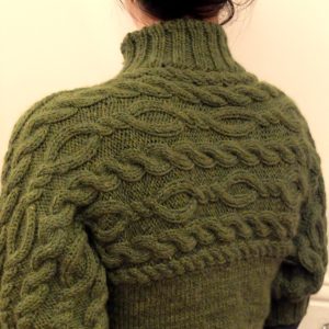 Découvrez comment tricoter un pull dans un atelier tricot