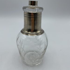Petite carafe vintage en métal argenté et verre ciselé