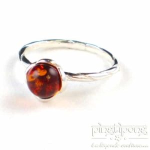 Bague en argent torsadée forme fleur et centre en ambre orange cognac