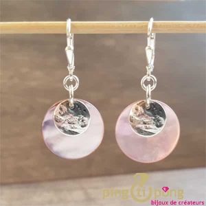 Boucles d&rsquo;oreilles LA PETITE SARDINE en nacre rose pale